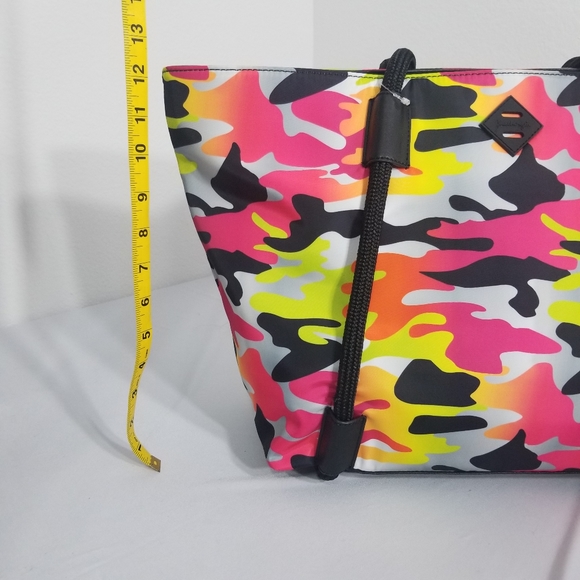 Kendall and Kylie Camo Bag - Picture 9 of 11